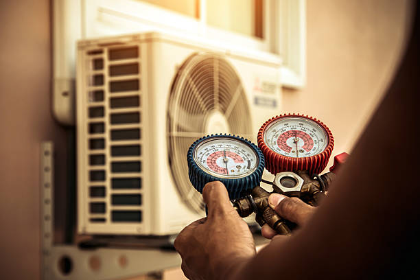 Professional Ac Installation technician working in Harper, TX